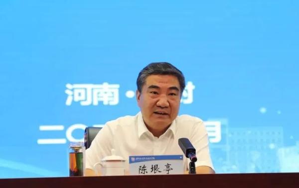 省教育廳黨組成員、副廳長(zhǎng)陳?ài)笸こ鱿瘯?huì)議并講話.jpg